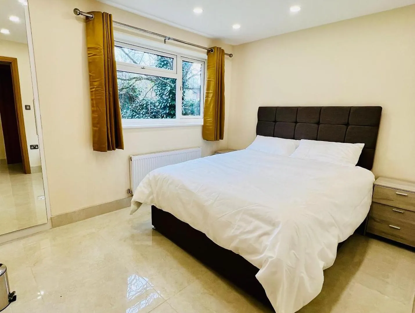 2 Bedroom Flat Or Appartment Near Heathrow With Garden Uxbridge 0*,