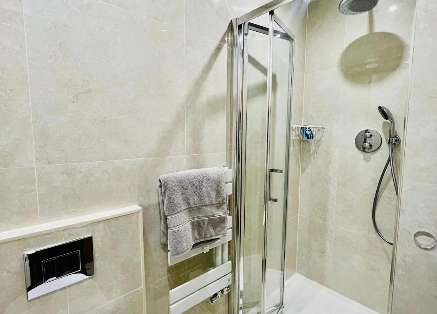 2 Bedroom Flat Or Appartment Near Heathrow With Garden Uxbridge Apartment