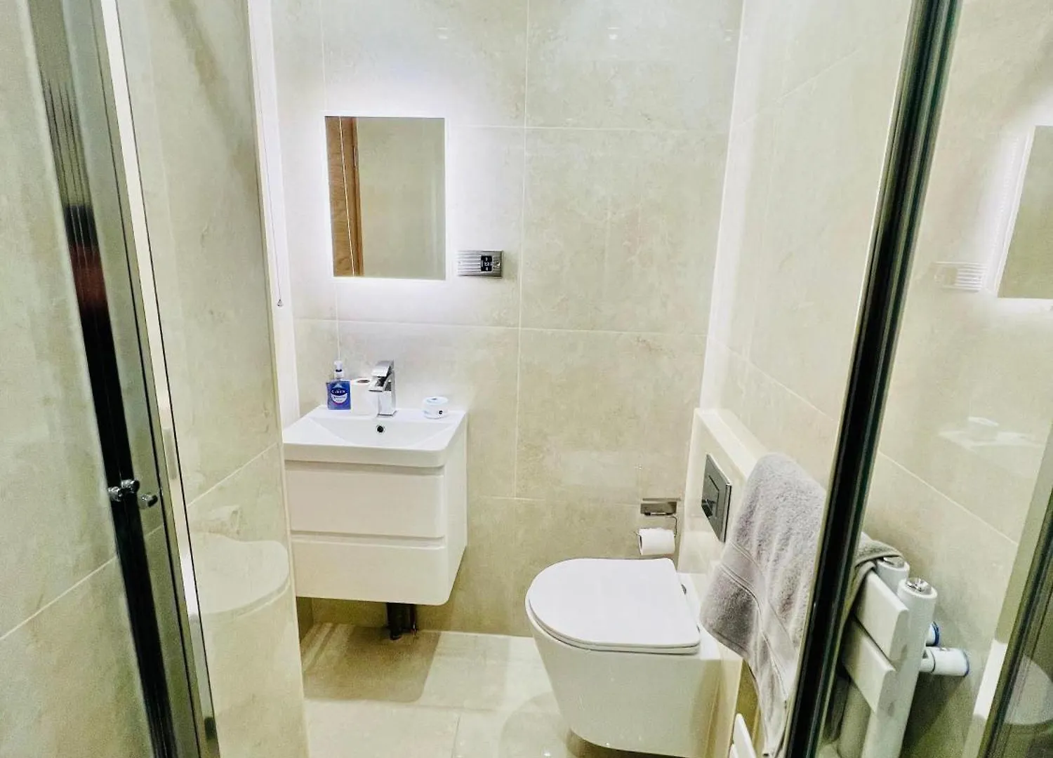 2 Bedroom Flat Or Appartment Near Heathrow With Garden Uxbridge 0*,  United Kingdom