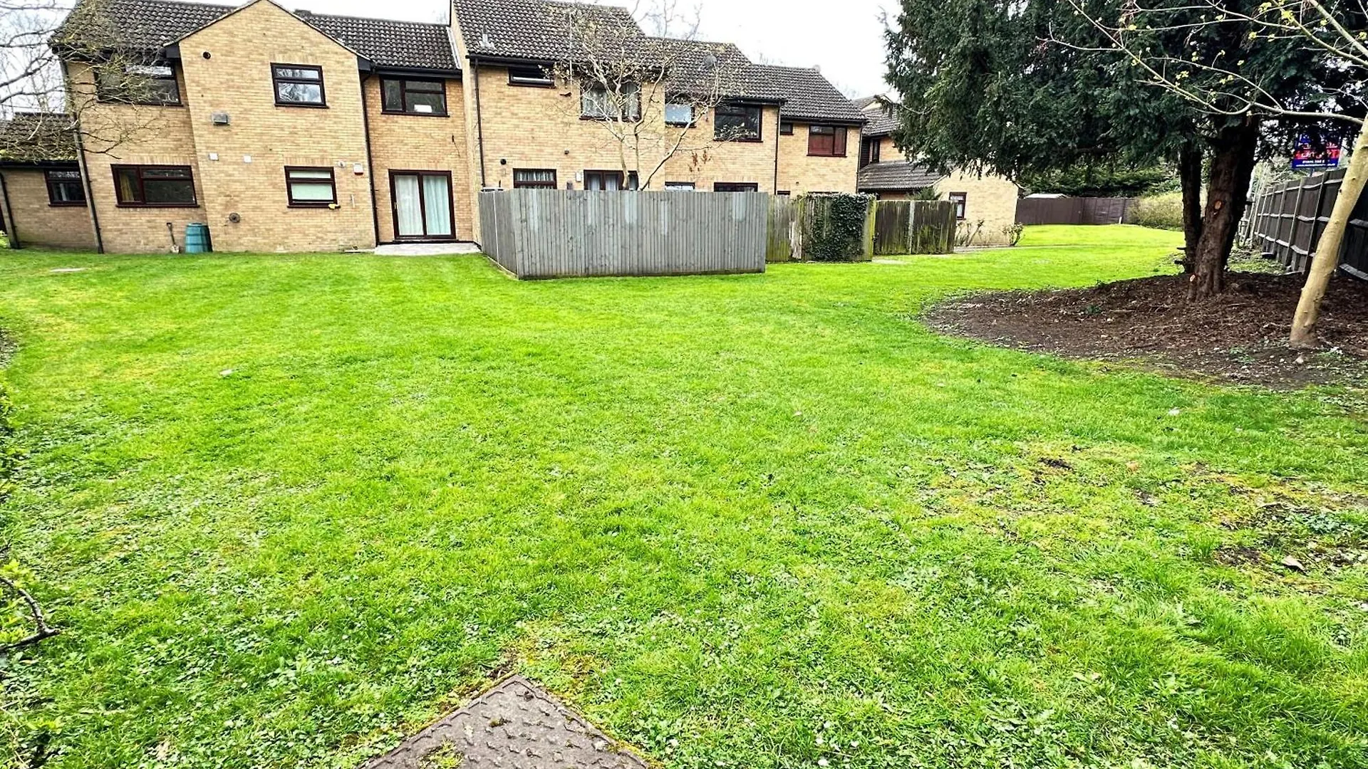 2 Bedroom Flat Or Appartment Near Heathrow With Garden Uxbridge